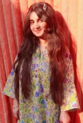 Lambe baalon wali tasveer