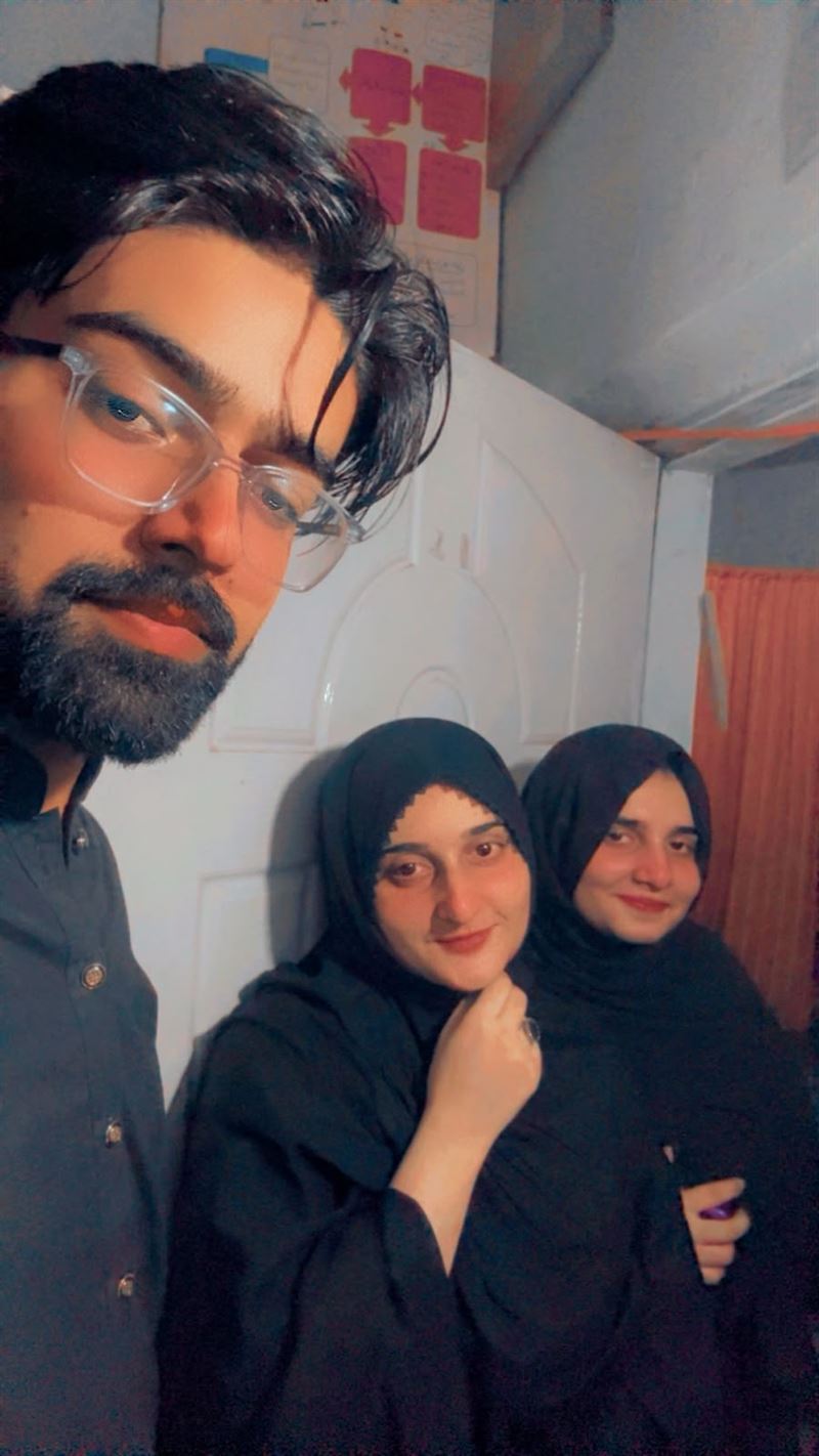 Yaadgar selfie