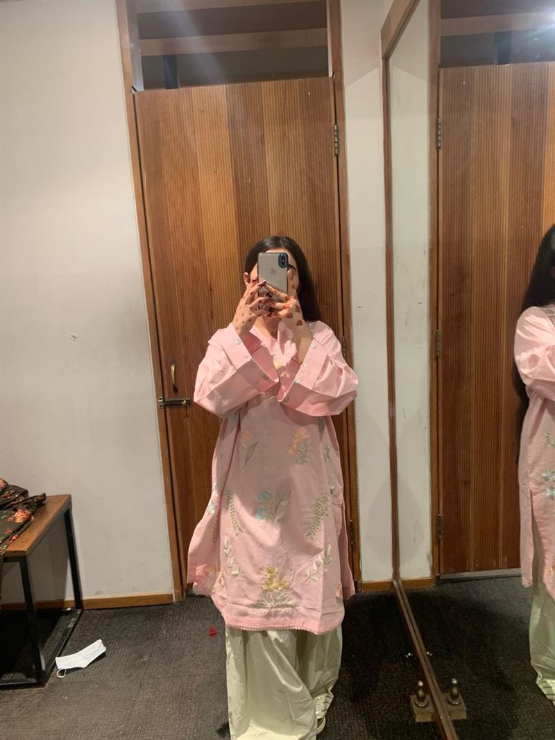 Pink kurte mein